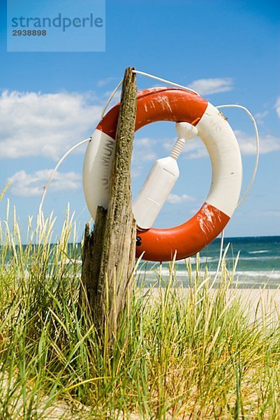 Rettungsring am Strand Skane Schweden.