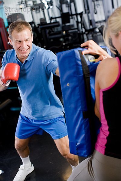 Ein Mann und eine Frau Boxing Schweden.