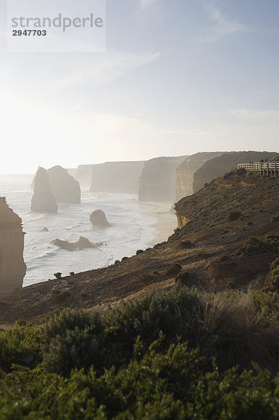 Die zwölf Apostel  Port-Campbell-Nationalpark auf der Great Ocean Road  Victoria  Australien