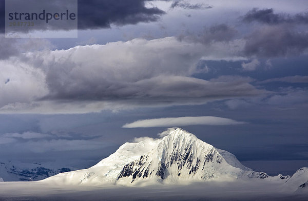 Mount Francis (9 456 ft - der höchste Punkt) auf Grahamland  der Antarktischen Halbinsel