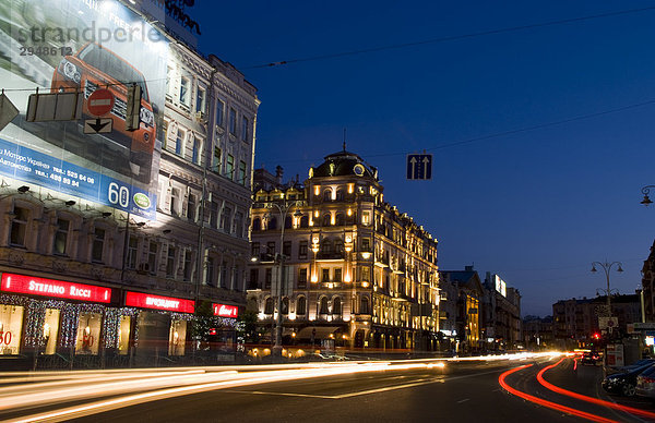 Main Street im Zentrum-Stadt bei Nacht  Kiew  Ukraine