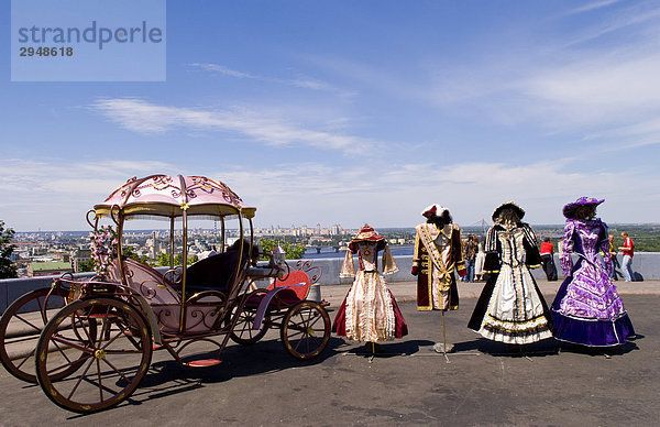 Old fashioned Kostüm stehen  Kiew  Ukraine