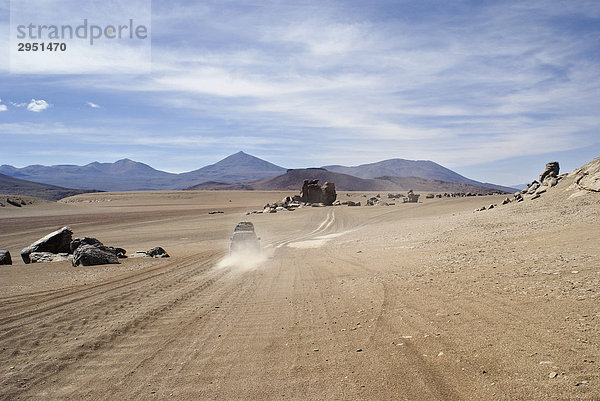Wüstenlandschaft im Hochland von Uyuni  Bolivien