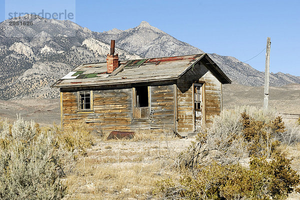 Hütte von Minenarbeitern  verlassen  Highway 6 east  Pancake Range  Nevada  USA