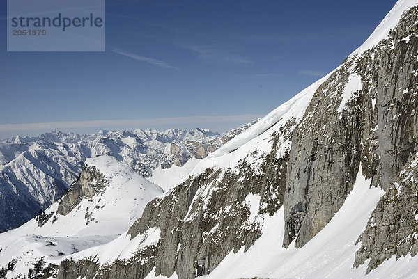 Wintertag im Hochgebirge  Blick auf das westliche Karwendel Gebirge  Rofan  Tirol  Österrech