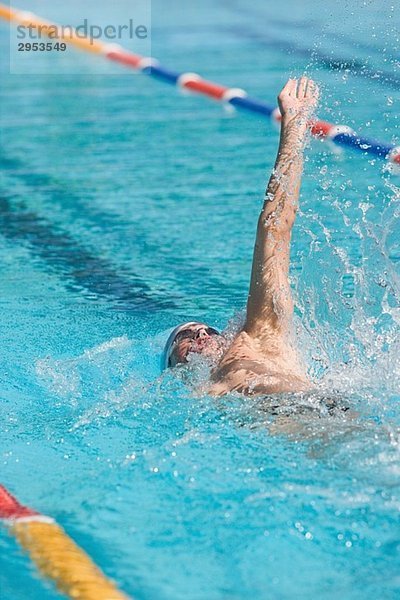 Rückenschwimmen jung Schwimmer australisch