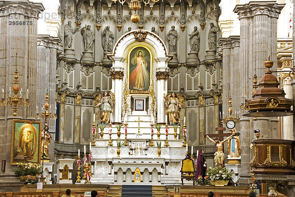 Altar der Kathedrale Iglesia de Domingo in Puebla Mexico
