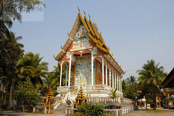 Schlanke und hohe Gebetshalle  Sim  buddhistischer Tempel Wat Amon  Vientiane  Laos  Südostasien