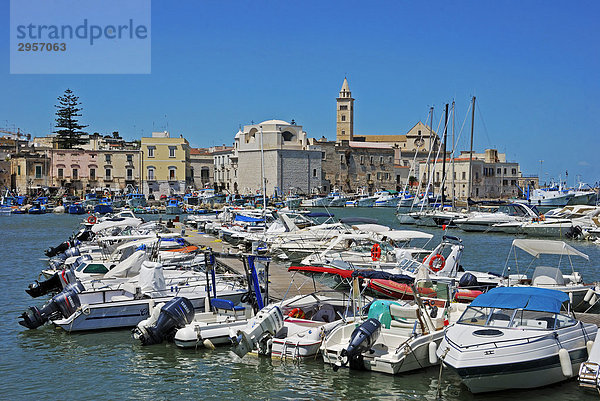 Trani  Hafenstadt an der Adria  Apulien  Süditalien  Italien