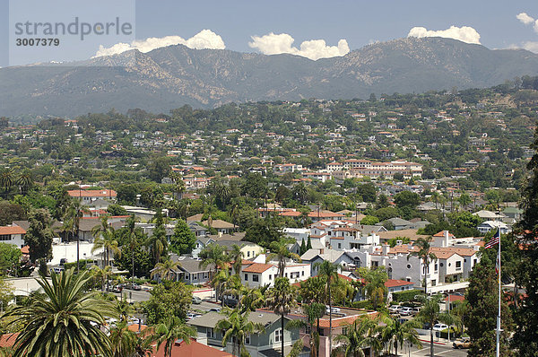 Vereinigte Staaten von Amerika USA Dach Palme Berg Landschaft Gebäude Großstadt Ignoranz Draufsicht Kalifornien Santa Barbara