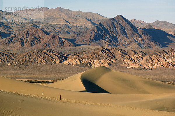 Vereinigte Staaten von Amerika USA leer Landschaftlich schön landschaftlich reizvoll Berg Mensch Menschen Landschaft Wüste Natur Sand Death Valley Nationalpark Öde Kalifornien
