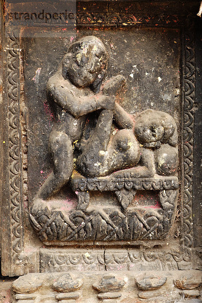 Frau Mann Skulptur Reise Geschichte Kunst Kultur Figur Holz schnitzen Hilfe Hinduismus sich paaren Paarung Sinnlichkeit Asien Bhaktapur Nepal alt Geschlechtsverkehr Shiva Geschicklichkeit