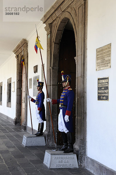 10856709  Ecuador  wachen  Präsidentenpalast  Ol