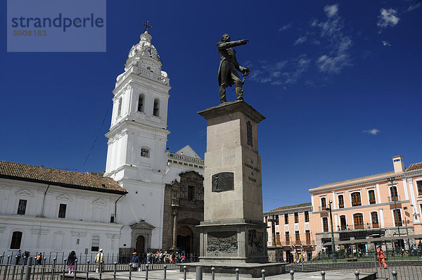 10856710  Ecuador  Plaza Santo Domingo  Statue von