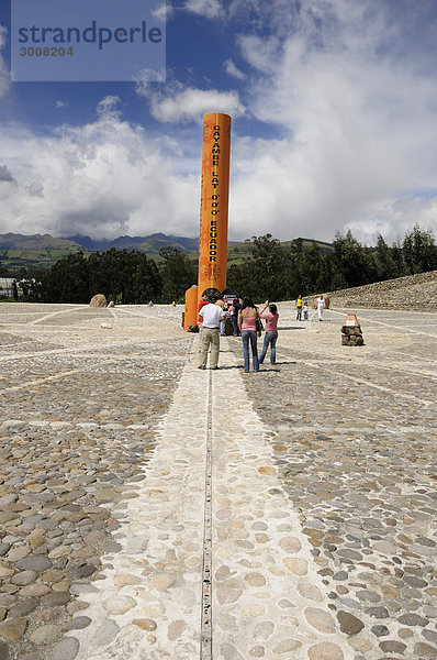 10856757  Ecuador  Äquator Linie Denkmal  Linea Eq