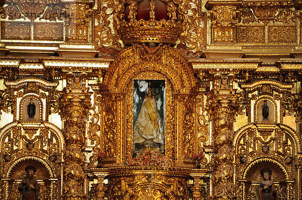Innenaufnahme Vertrauen Kathedrale Statue Figur Dekoration Bewunderung Römisch-Katholische Kirche Christ Ecuador Schrein Virgen