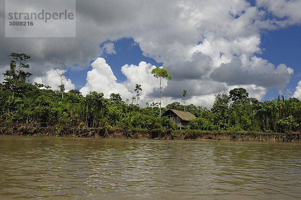 Wasserrand Landschaftlich schön landschaftlich reizvoll Tropisch Tropen subtropisch Wasser Hütte Wohnhaus Landschaft Wald Natur Kabine Ecuador Regenwald