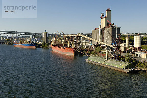 Vereinigte Staaten von Amerika USA blauer Himmel wolkenloser Himmel wolkenlos Wasser Hafen Getreide Amerika Wohnhaus Reise Verkehr Transport Industrie Gebäude Straße Stadt Großstadt Hauptstadt Fluss Schiff Nordamerika Strömung Portland Lastkahn Innenstadt Oregon Innenstadt