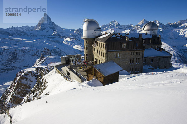 Landschaftlich schön landschaftlich reizvoll Berg Winter Wohnhaus Landschaft Hotel Matterhorn Alpen Bergstation Sternwarte Schnee Schweiz Kanton Wallis