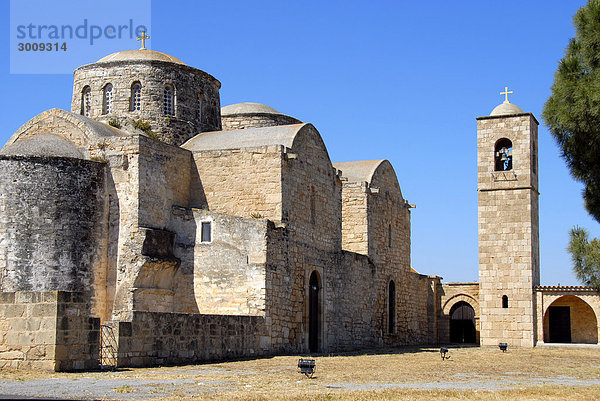 Apostel Apostolos Barnabas Kloster mit Glockenturm bei Salamis Nordzypern Zypern