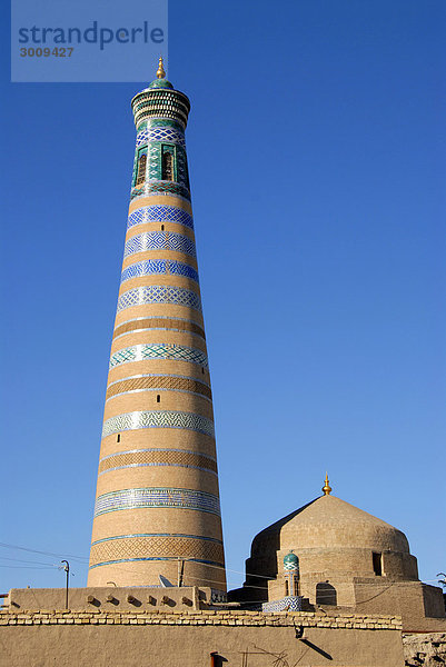 Hohes Minarett der Islom-Xo'ja-Medrese Altstadt Xiva Usbekistan