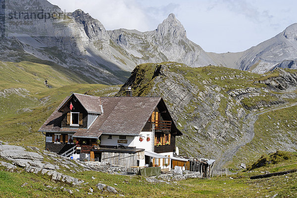 Glattalpe Bergrestaurant Glattalpe vor dem Höchturm Bisistal bei Muotatal Kanton Schwyz Schweiz