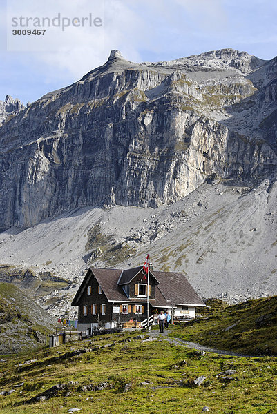 Lattalpe Bergrestaurant Glattalpe vor dem Jegerstöck Bisistal bei Muotatal Kanton Schwyz Schweiz G