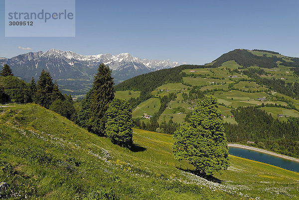 Von der Hohen Salve bei Söll auf die Tiroler Berge Österreich