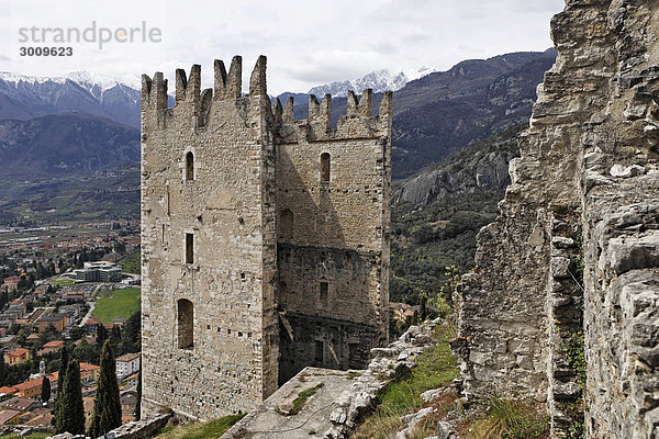 Burgruine von Arco  Gardasee  Italien
