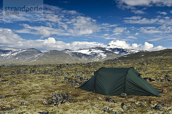 Zelt auf dem Weg zum Galdhoppingen  Jotunheimen Nationalpark  Norwegen