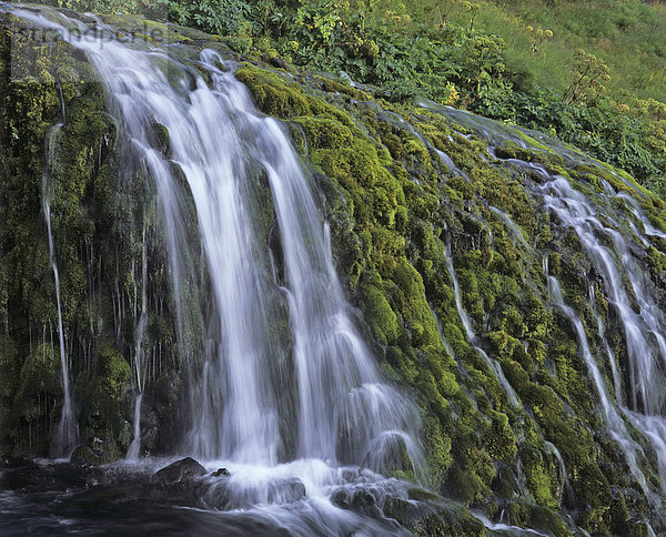 Kleine Wasserfallstufen des Flusses Rau_·  Nähe Hof Stöng  Island