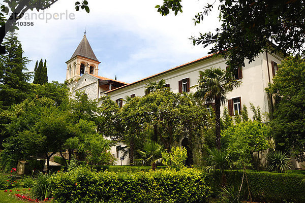 Klostergarten und -kirche auf der Insel Visovac  Kroatien