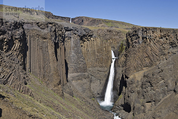 Der von Basaltsäulen eingerahmte Litlanesfoss  Egilssta_ir  Island