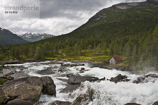 Wasserfall am Fluss Gaula  Norwegen