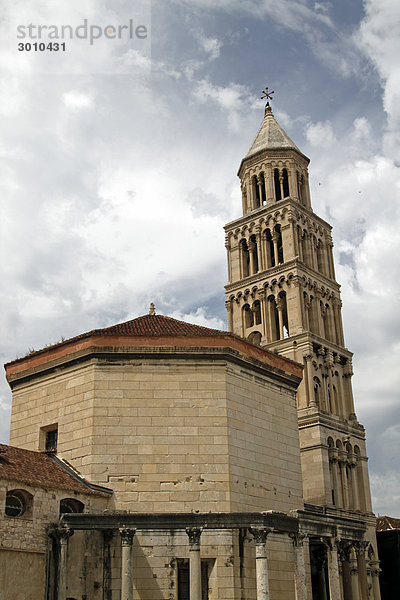 Außenansicht der Kathedrale Sveti Duje  Split  Kroatien  Weitwinkel