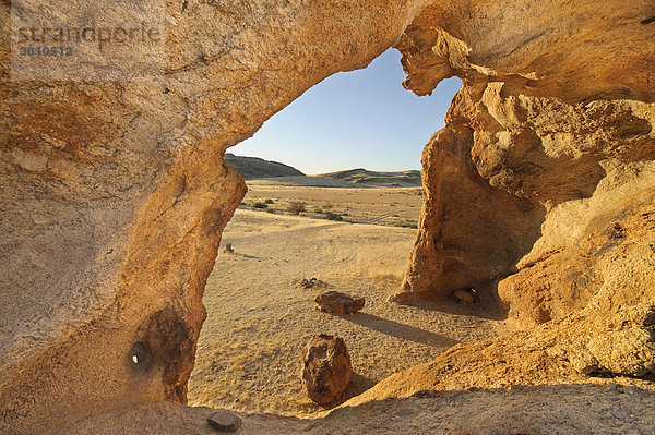 Rock Arch im Abendlicht im Namib-Naukluft-Nationalpark  Namibia  Afrika