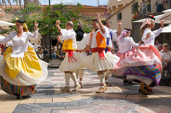 Tänzer in traditioneller Kleidung  Las Palmas  Gran Canaria  Kanarische Inseln  Spanien