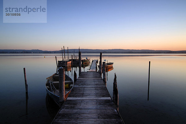 Alter Fischersteg Iznang - Bodensee  Landkreis Konstanz  Baden Württemberg  Deutschland  Europa.