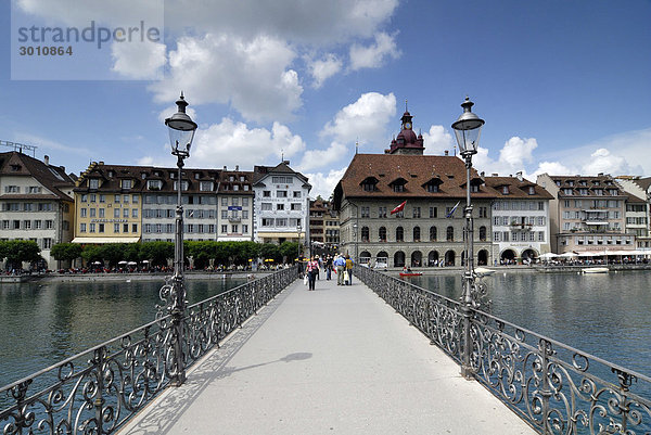 Luzern - Rathaussteg und Altstadt - Schweiz  Zentralschweiz  Europa.