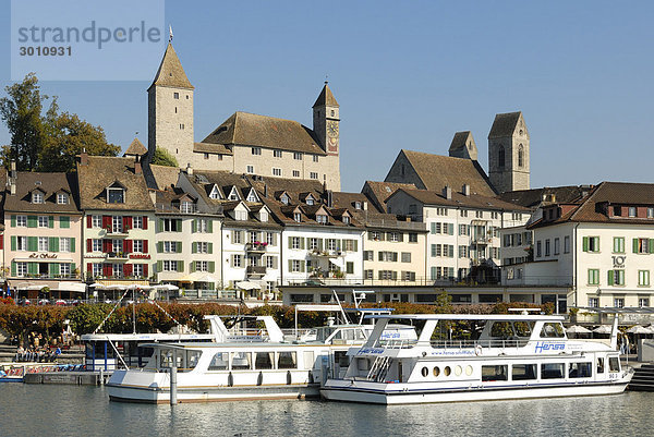 Rapperswil - Hafen  Promenade und das Rapperswiler Schloß - Kanton Sankt Gallen  Schweiz  Europa.