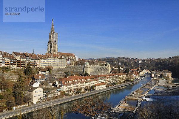 Bern - Blick auf die Altstadt und die Aare - Schweiz  Europa.