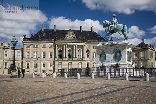 Königlicher Palast Amalienborg in Kopenhagen  Dänemark  Europa