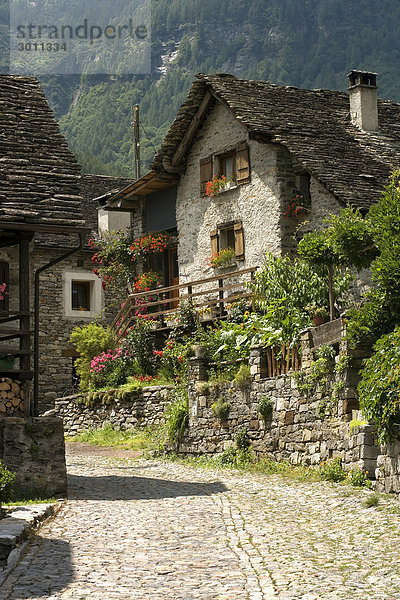 Das Dorf Sonogno im Verzascatal  Kanton Tessin  Schweiz Kanton Tessin