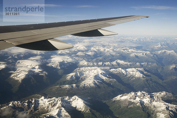 Flug über die Schweizer Alpen  Schweiz  Europa