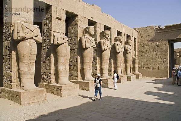 Skulpturen im Tempel von Karnak  Luxor  Ägypten