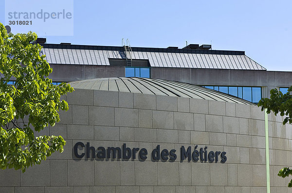 Fassade der Luxemburgischen Handwerkskammer auf dem Kirchberg-Plateau  Luxemburg