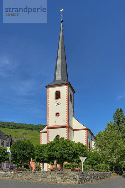 Außenansicht der Pfarrkirche St. Michael  Piesport  Deutschland