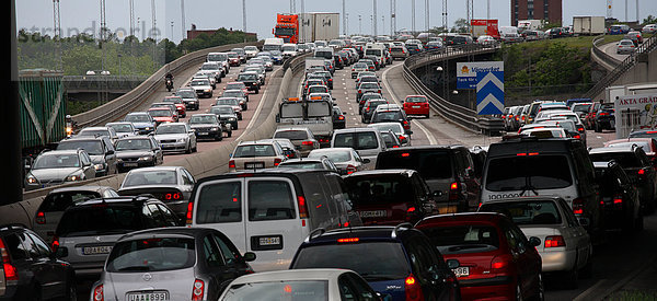 Traffic jam auf Essingeleden Stockholm Schweden.