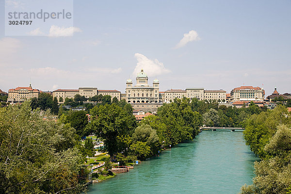 Bundesgebäude und Fluss in Bern
