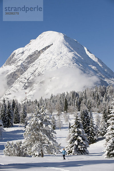 Austria  Tyrol  Seefeld  Wildmoosalm  Woman cross country skiing